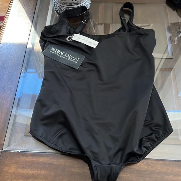 Miraclesuit
Plus Size Sanibel One Piece Swimsuit - Picture 13 of 16